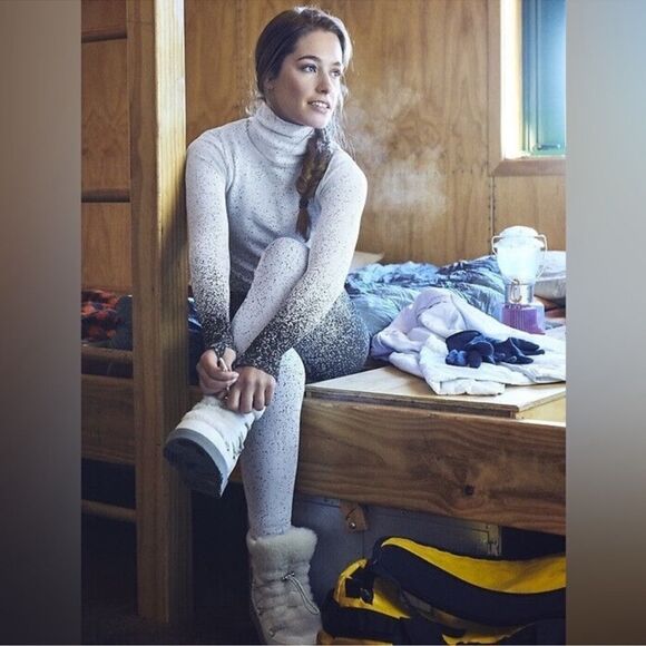 Athleta Flurry Base Layer Ombre Turtleneck Outdoors Top S - Picture 3 of 9